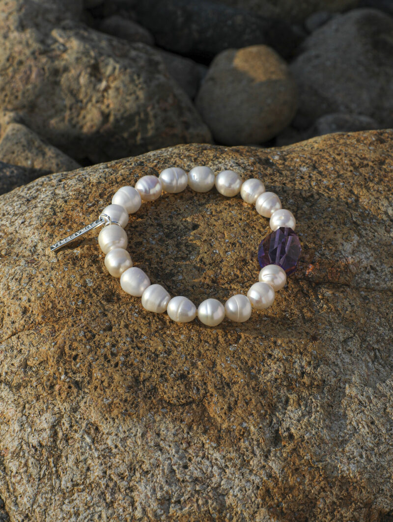 Aura & Qi detail 1J7A9409 Original detail view of Amethyst & Cultured Pearl Bracelet